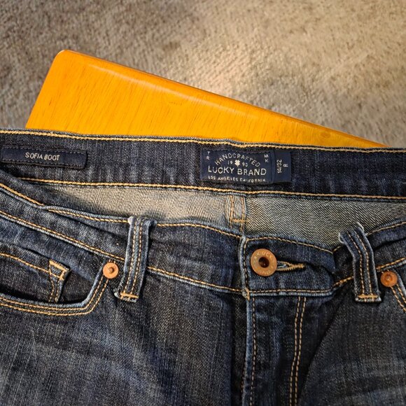 โจ Lucky Brand Sofia Boot Jeans โ Flattering & Comfy Classic! โจ - Picture 3 of 3